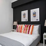 Cosy Urban 2-Bedroom Apartment