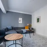 Cosy Urban 2-Bedroom Apartment